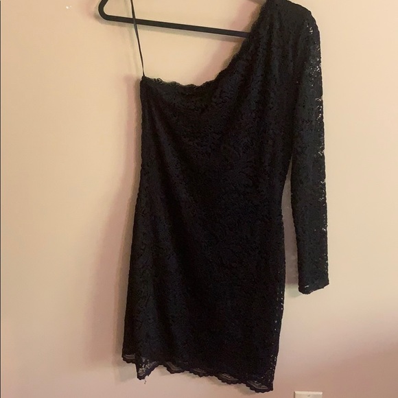 Vero Moda one sleeve black lace dress - Picture 2 of 3